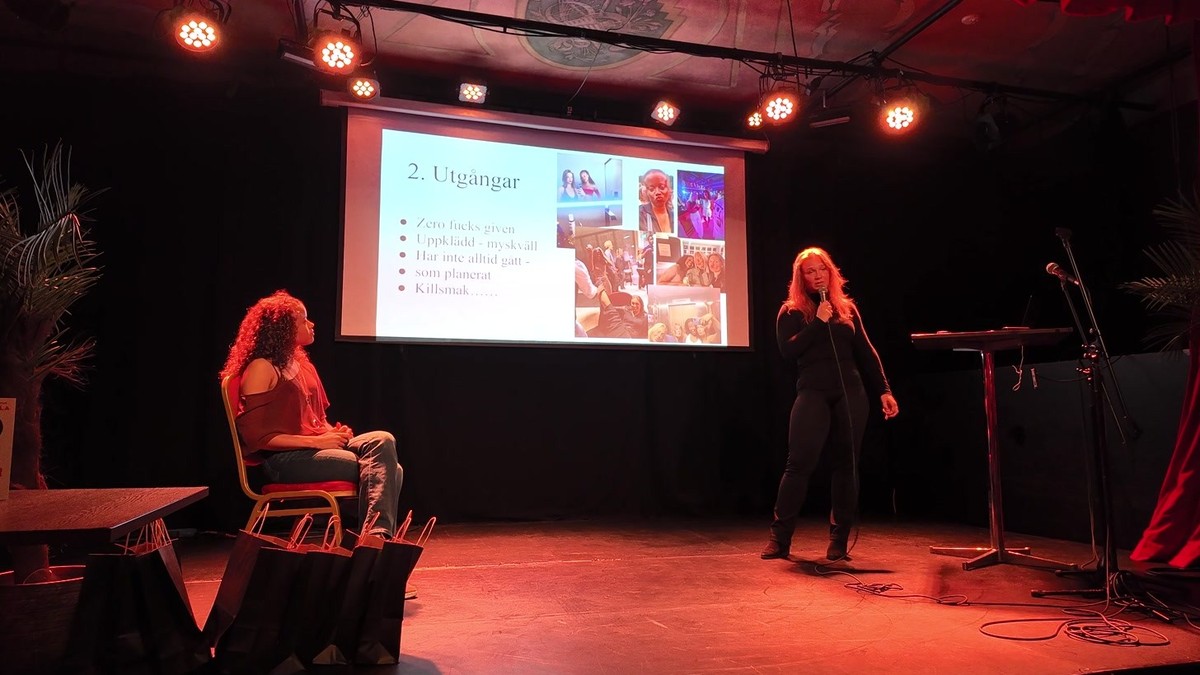 Angelina Lagerstedt på scen under pitchen, bild 1